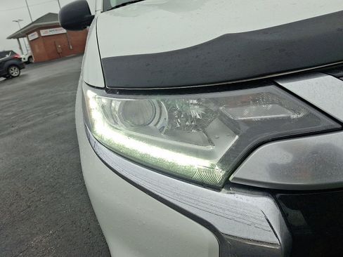 Used 2019 Mitsubishi Outlander ES image 9