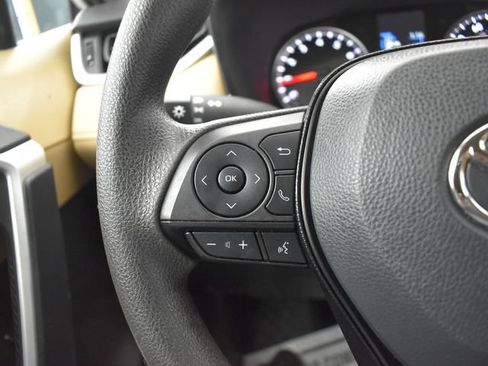 Used 2022 Toyota RAV4 LE FWD image 15