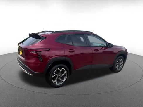 Used 2025 Chevrolet Trax LT FWD image 14