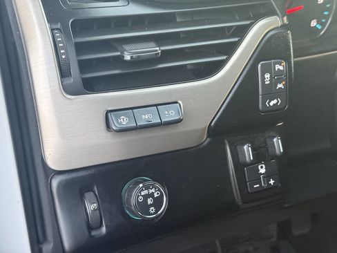 Used 2017 GMC Yukon Denali image 20