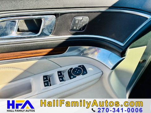 Used 2018 Ford Explorer Limited image 12