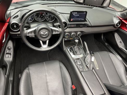 Used 2021 MAZDA MX-5 Miata RF Grand Touring RWD image 4