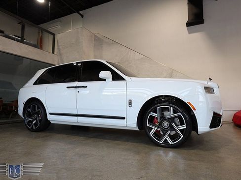 Used 2026 Rolls-Royce Cullinan Black Badge AWD/4WD image 16