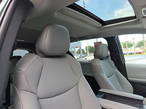 New 2026 Toyota Sienna XLE FWD image 15
