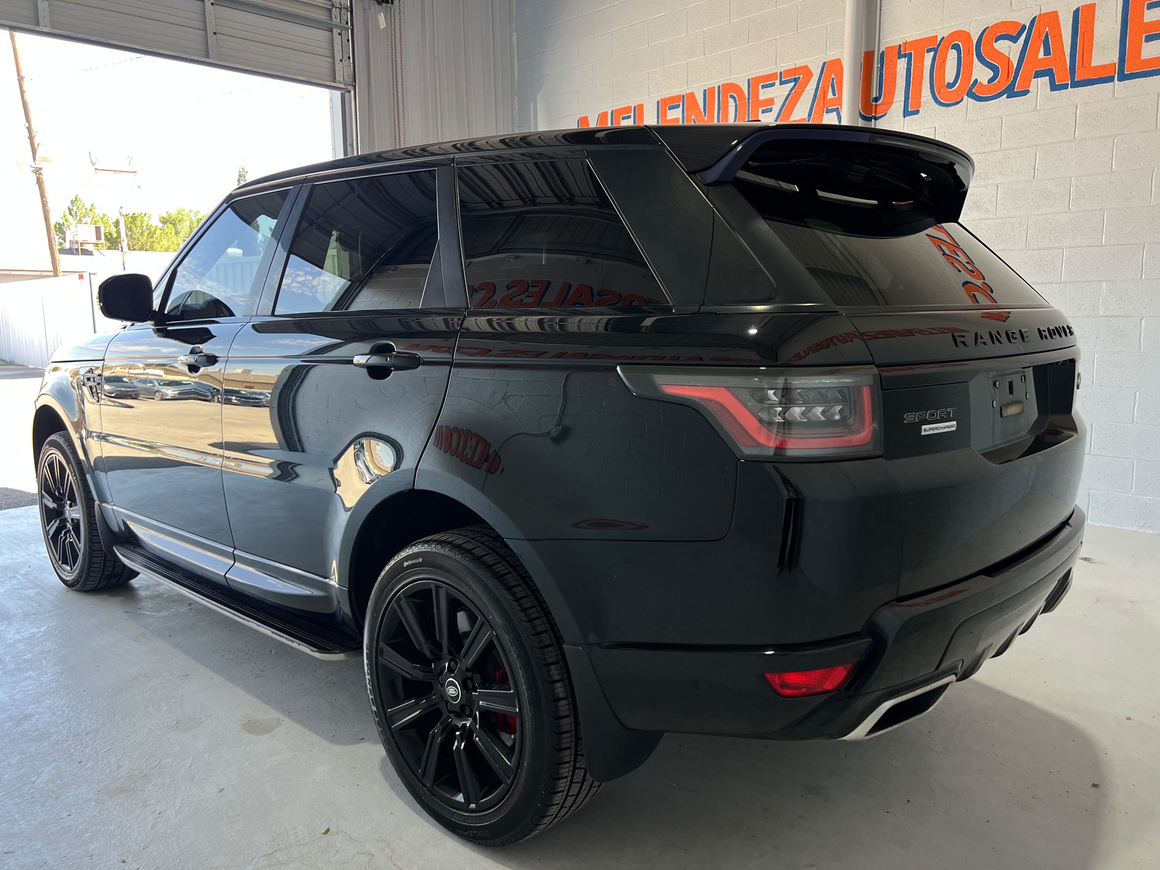Used 2018 Land Rover Range Rover Sport Supercharged AWD/4WD image 3