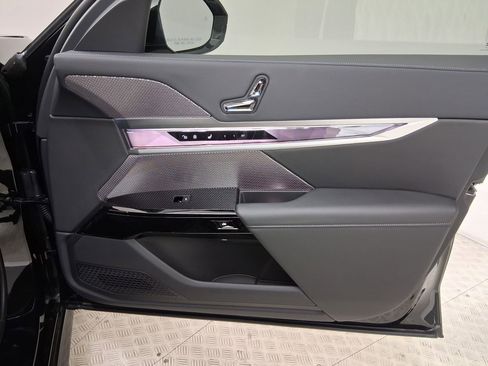 New 2026 BMW 740i w/ Premium Package image 28