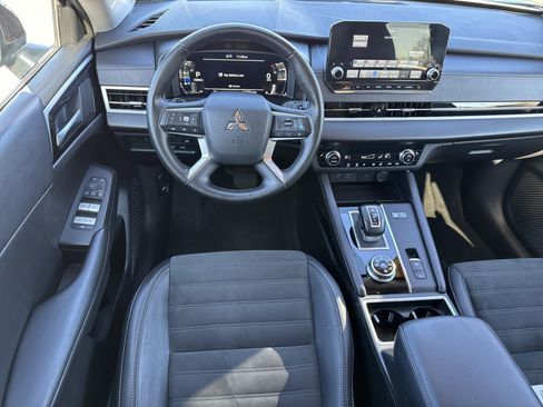 Used 2024 Mitsubishi Outlander SE image 7