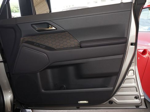 Used 2026 Lexus GX 550 w/ Accessory Package (ZB) image 18