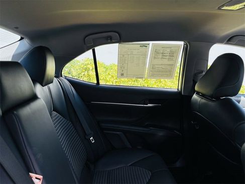 Used 2023 Toyota Camry SE image 18