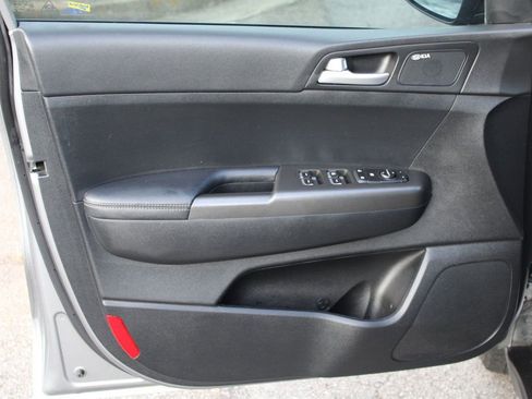 Used 2021 Kia Sportage LX image 19