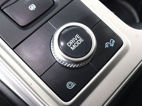 Used 2023 Ford Explorer XLT w/ Equipment Group 202A image 25