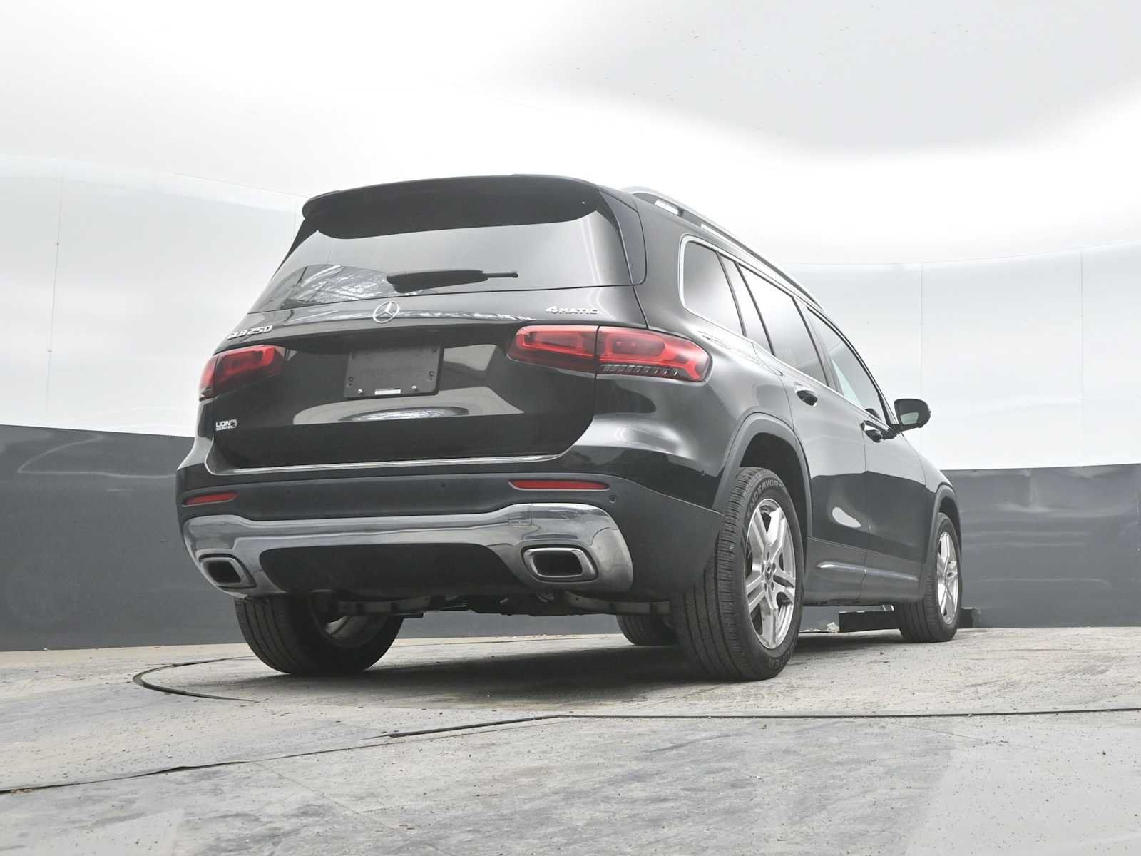 Used 2021 Mercedes-Benz GLB 250 4MATIC image 32