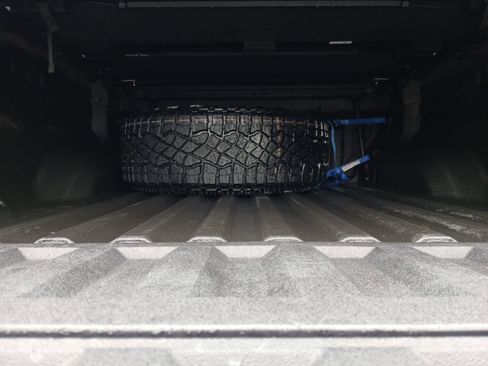 Used 2024 GMC Canyon AT4X w/ AT4X AEV Edition image 16