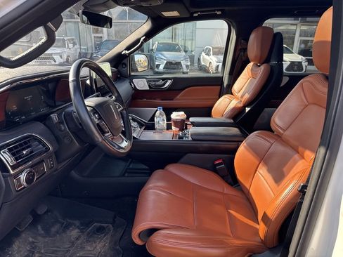 Used 2020 Lincoln Navigator Reserve w/ Luxury Package image 25