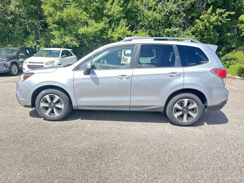 Used 2017 Subaru Forester 2.5i Premium AWD/4WD image 3