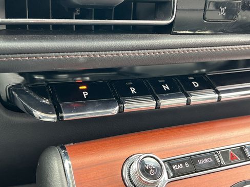 Used 2024 Lincoln Aviator Reserve AWD/4WD image 19