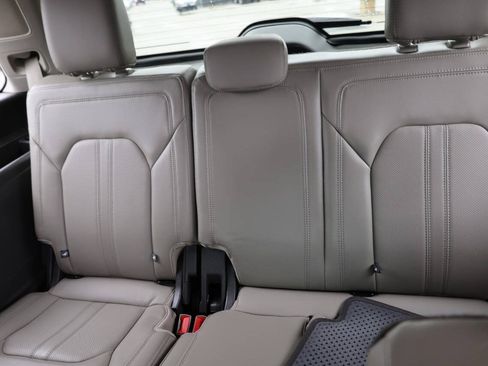 Used 2019 Ford Expedition Limited w/ Equipment Group 302A AWD/4WD image 17