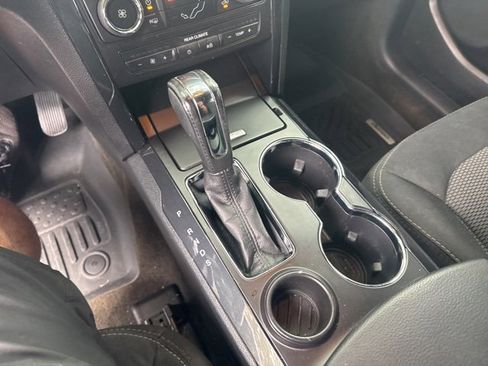 Used 2017 Ford Explorer XLT image 18