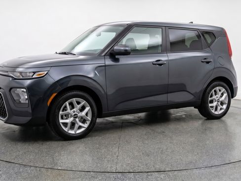 Used 2025 Kia Soul LX w/ LX Technology Package FWD image 3