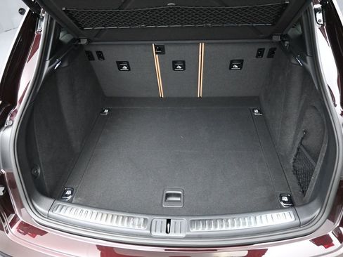 Certified 2025 Porsche Macan image 32