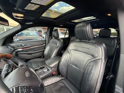 Used 2018 Ford Explorer Platinum image 22
