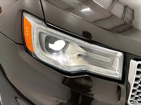 Used 2017 Jeep Grand Cherokee Overland w/ Jeep Active Safety Group image 38