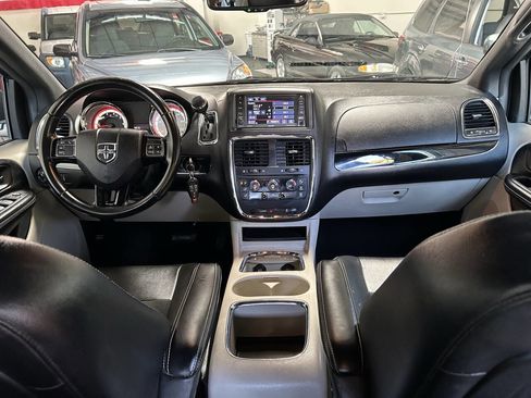 Used 2017 Dodge Grand Caravan SXT FWD image 16