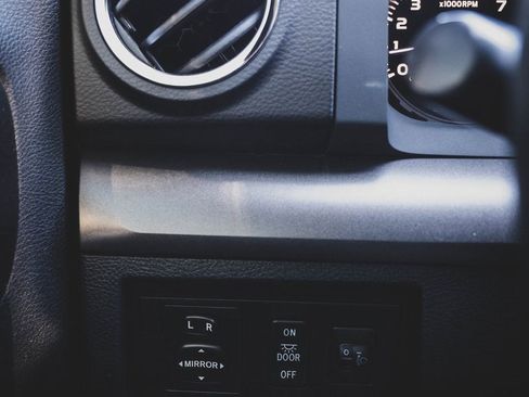 Used 2020 Toyota Tundra SR5 image 7