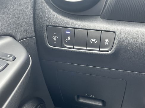 Used 2021 Hyundai Kona Limited image 33