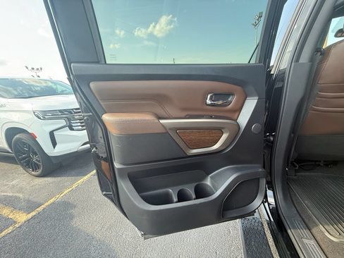Used 2020 Nissan Titan Platinum Reserve w/ Moonroof Package AWD/4WD image 18