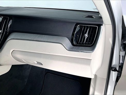 Used 2024 Volvo XC60 B5 Ultimate image 22