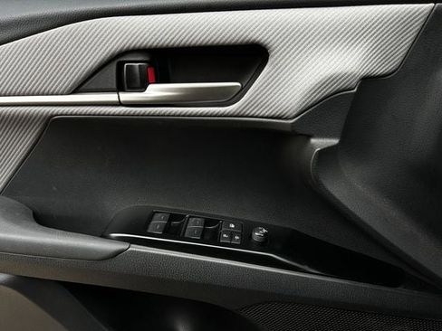 Used 2025 Toyota Camry SE image 27