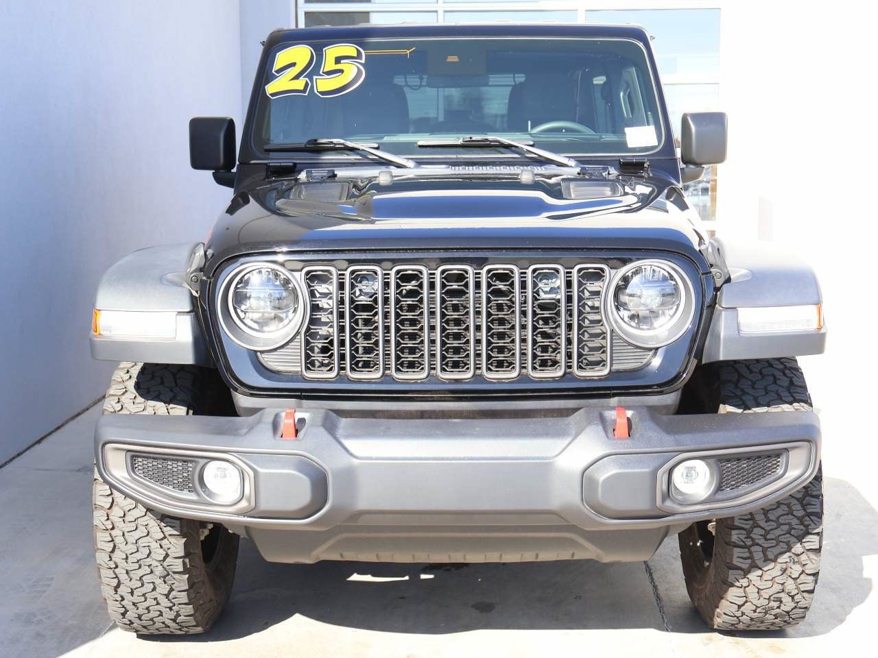 Used 2025 Jeep Wrangler Unlimited Rubicon AWD/4WD image 5