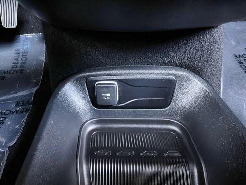 Used 2024 Chrysler Pacifica Limited FWD image 33