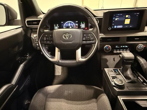 Used 2025 Toyota 4Runner SR5 AWD/4WD image 29