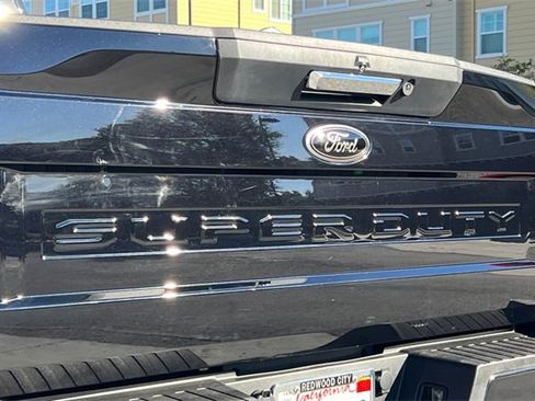 Used 2022 Ford F250 Lariat w/ Black Appearance Package image 32