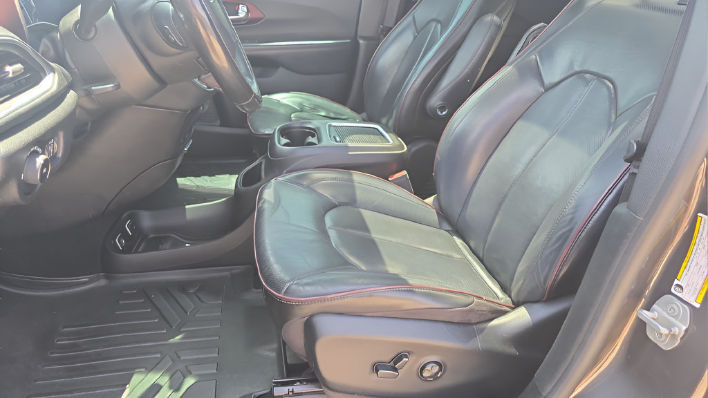 Used 2020 Chrysler Pacifica Limited FWD image 14