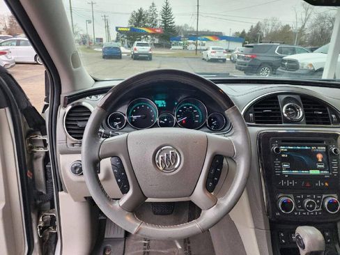 Used 2017 Buick Enclave Premium image 16