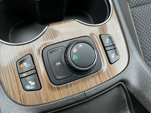 Used 2023 GMC Acadia SLE w/ Driver Convenience Package image 44