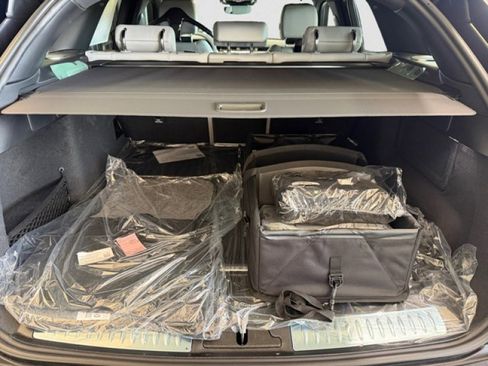 New 2026 Land Rover Range Rover Velar Dynamic SE image 19