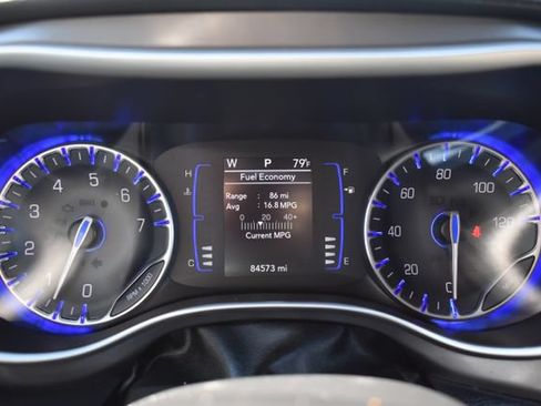 Used 2020 Chrysler Pacifica Touring-L FWD image 21