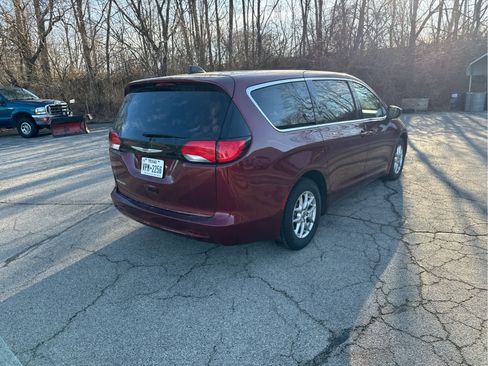 Used 2023 Chrysler Voyager LX image 6