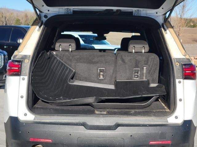 Used 2023 Chevrolet Traverse LT FWD image 14