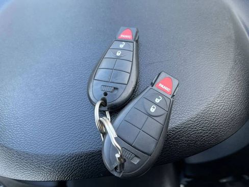 Used 2019 Dodge Grand Caravan SE FWD image 27