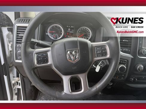 Used 2022 RAM 1500 Classic SLT AWD/4WD image 14