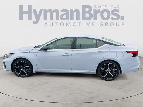 Used 2024 Nissan Altima 2.5 SR FWD image 7
