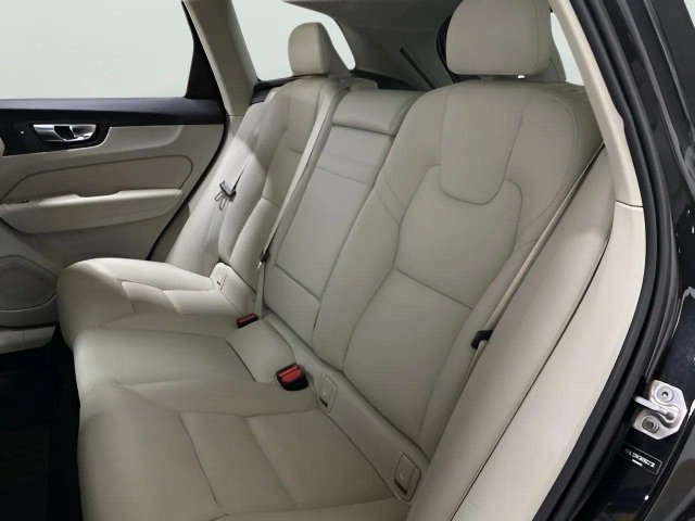 Used 2022 Volvo XC60 B5 Momentum w/ Climate Package AWD/4WD image 64