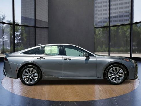 Used 2021 Toyota Mirai XLE w/ Advanced Technology Package image 2
