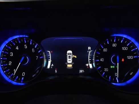 Certified 2025 Chrysler Pacifica Limited image 17