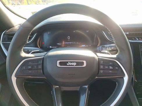 Used 2023 Jeep Grand Cherokee Altitude image 19